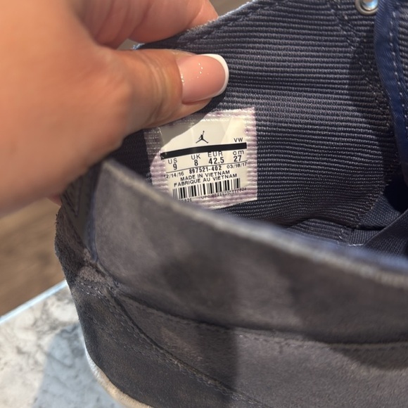 Men suade air Jordan Gray Nike Sneakers size US 9  European 42 1/2 - Picture 4 of 9